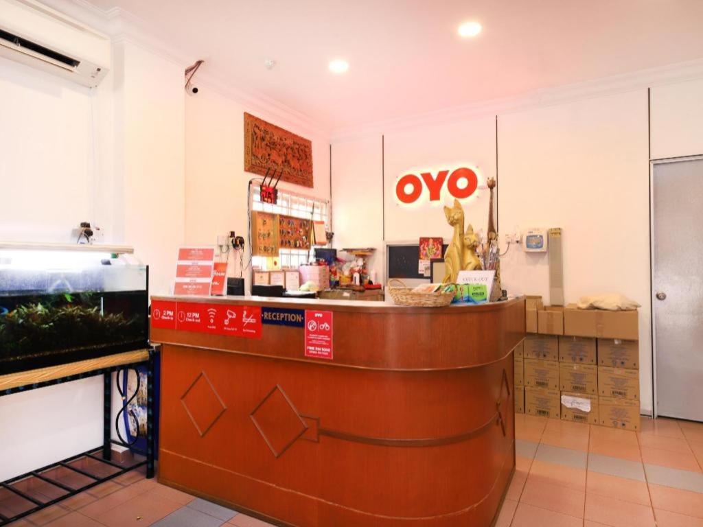 Oyo 1090 Hollitel Hotel Melaka Exterior photo