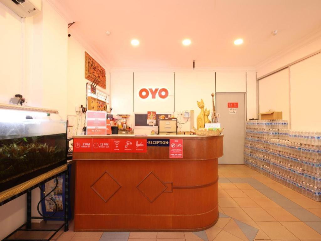 Oyo 1090 Hollitel Hotel Melaka Exterior photo